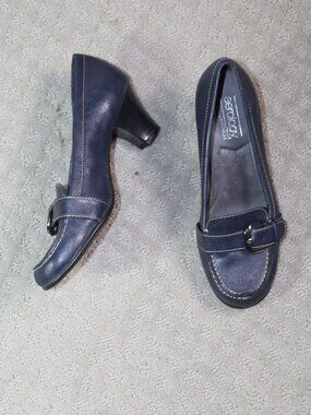 Aerosoles Size 6M Marietta Navy Blue 2.5" Heels